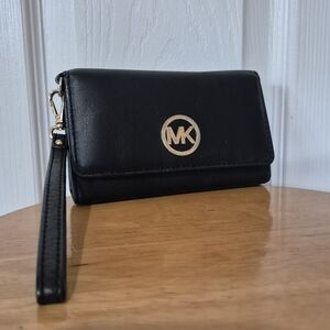 Michael Kors Black Pebbled Leather Tri Fold Fulton Continental Wallet Wristlet